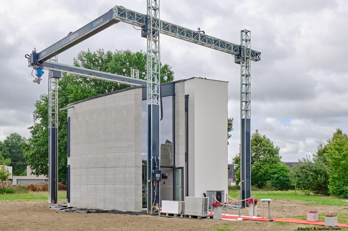 A two-story house was 3D printed at Kamp C, the provincial center for sustainability and innovation in construction, in Westerlo, Belgium, using the largest 3D concrete printer available.
