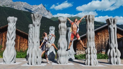 Students' 3D-printed Concrete Choreography pillars provide a stage for dancers